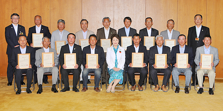 やまがた有機農業の匠。認定者集合写真画像