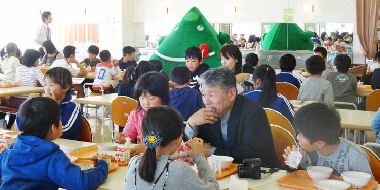 三川町、つや姫が給食に提供の画像