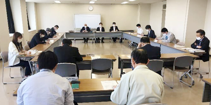 エコエリア地域推進会議で意見を出し合う参加者たちの画像